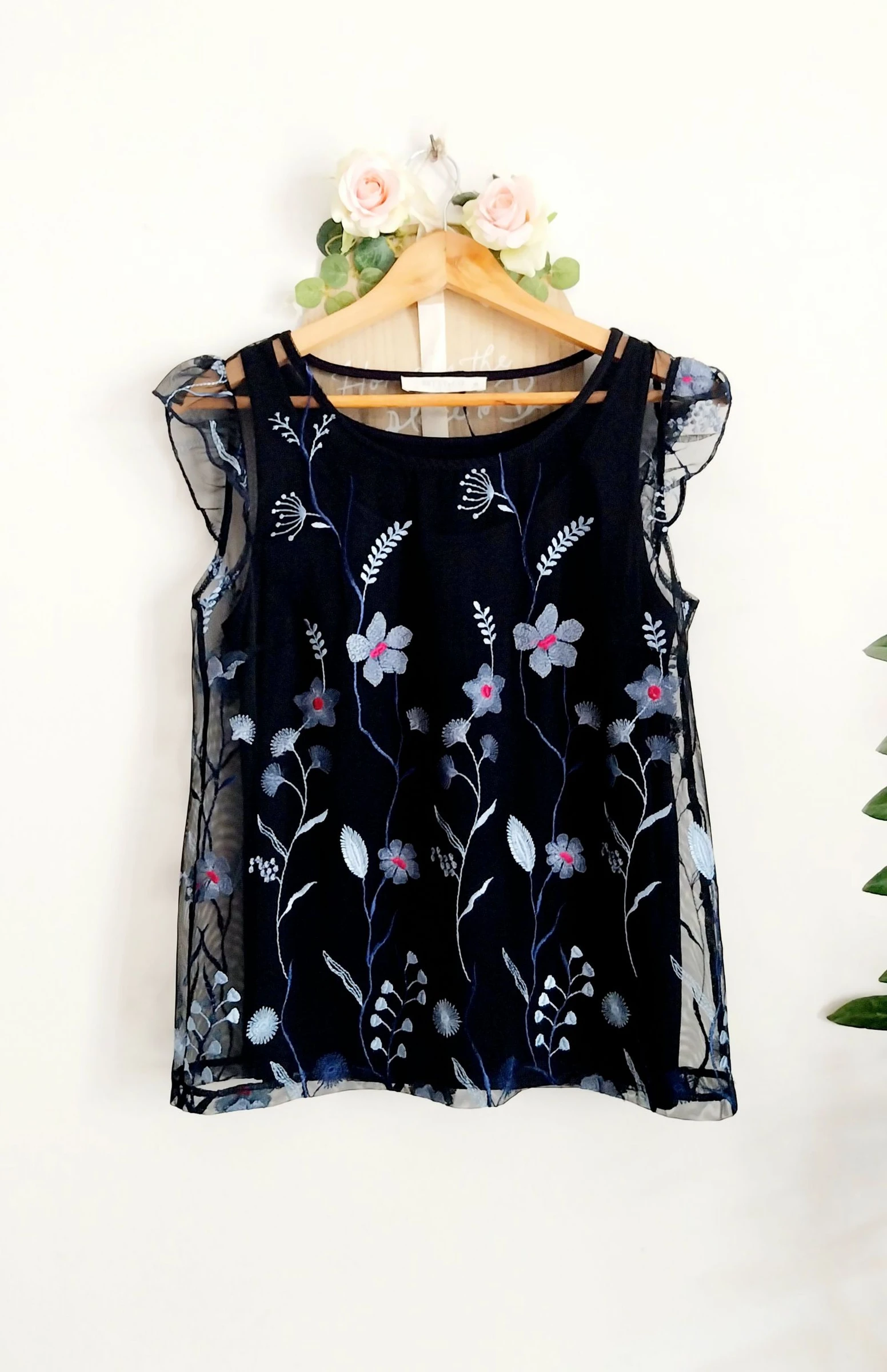 Haut habillé bleu nuit brodé Betty & Co Taille 36